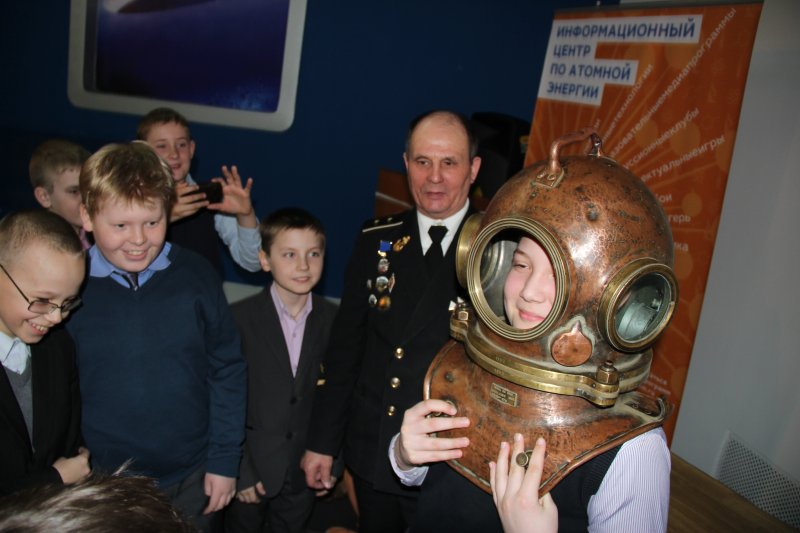 Фото к Командиры атомных подводных кораблей провели «Урок мужества» в ИЦАЭ для учащихся МБОУ СОШ № 15 «имени Героя Советского Союза Д. Я. Старостина»
