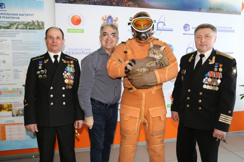 Фото к Командиры атомных подводных кораблей провели «Урок мужества» в ИЦАЭ для учащихся МБОУ СОШ № 15 «имени Героя Советского Союза Д. Я. Старостина»