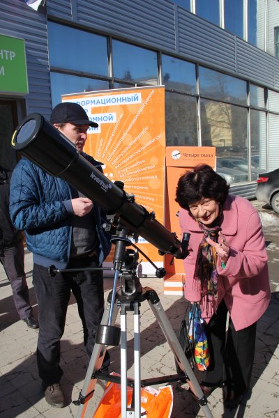 Фото к Солнечное затмение через телескоп со специальным фильтром могли наблюдать жители города в ИЦАЭ.