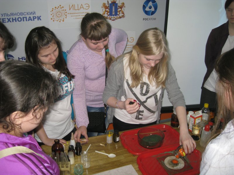 Фото к «Химия +" — уроки основанные на сказках народов мира прошли в ИЦАЭ