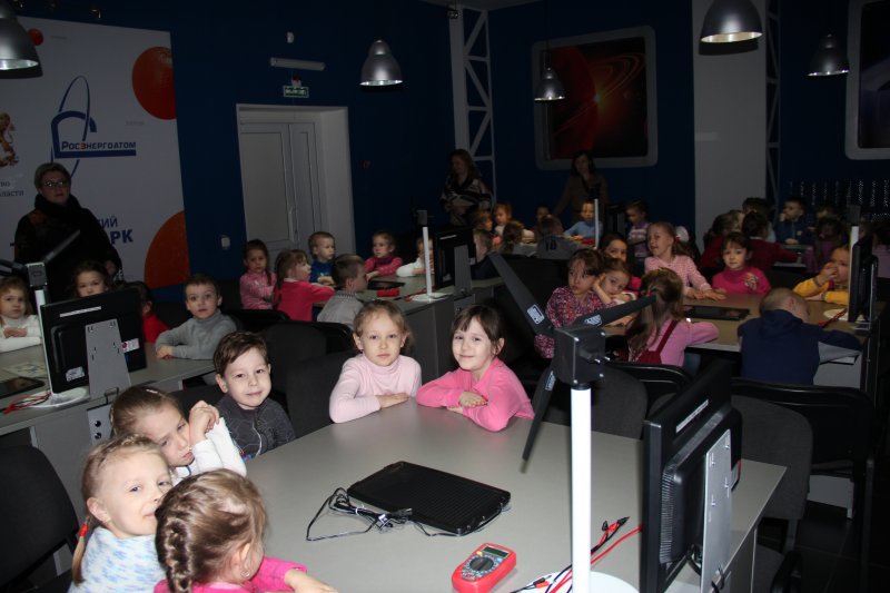 Фото к Воспитанники «Центра развития ребенка — детский садик № 178 „Облачко“» познакомились с альтернативными источниками энергии в «Информационном центре по атомной энергии» в г. Ульяновске