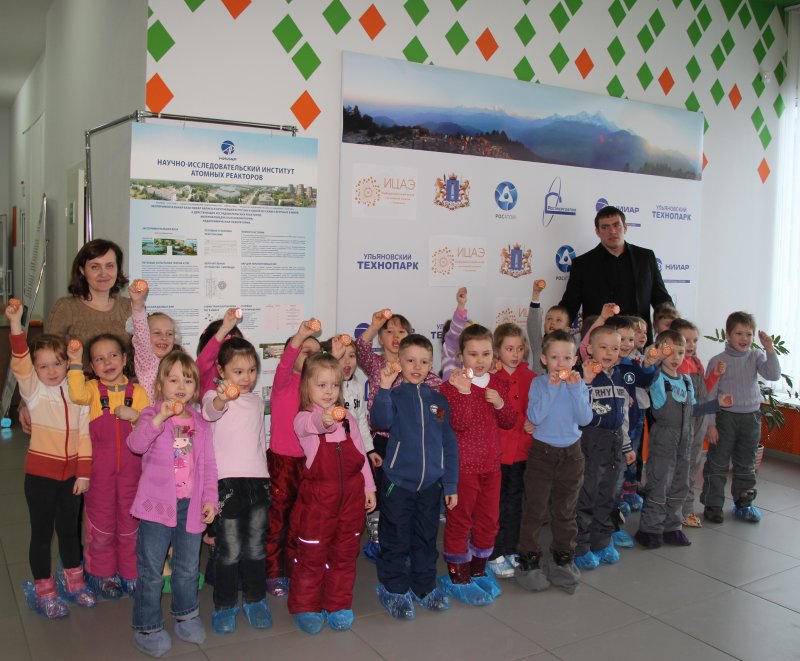 Фото к Воспитанники «Центра развития ребенка — детский садик № 178 „Облачко“» познакомились с альтернативными источниками энергии в «Информационном центре по атомной энергии» в г. Ульяновске