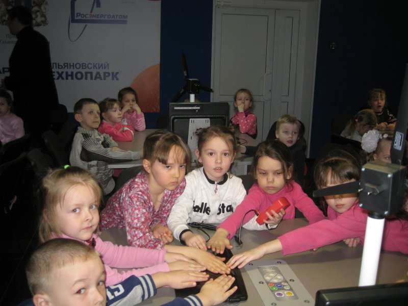 Фото к Воспитанники «Центра развития ребенка — детский садик № 178 „Облачко“» познакомились с альтернативными источниками энергии в «Информационном центре по атомной энергии» в г. Ульяновске