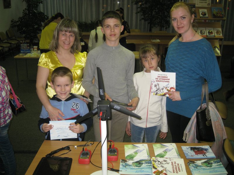 Фото к Интеллектуальные квесты и альтернативные источники энергии. ИЦАЭ города Ульяновска принял участие в  «Библиосумерках». 