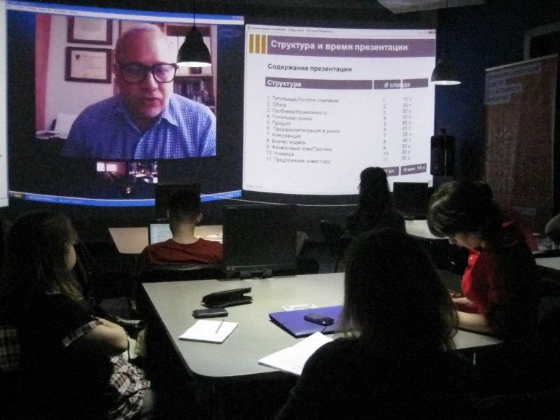 Фото к На базе информационного центра по атомной энергии в городе Ульяновске создана школа «Молодых инноваторов»