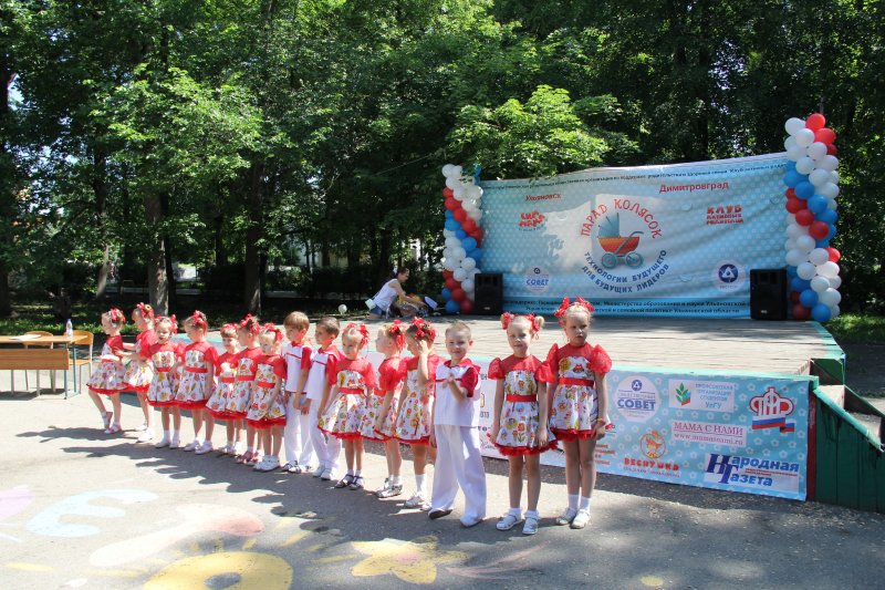 Фото к «Технологии будущего для будущих лидеров». В Ульяновске прошёл парад колясок.