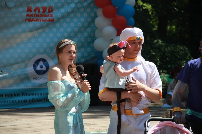 Фото к «Технологии будущего для будущих лидеров». В Ульяновске прошёл парад колясок.