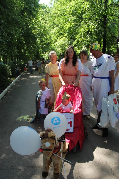 Фото к «Технологии будущего для будущих лидеров». В Ульяновске прошёл парад колясок.