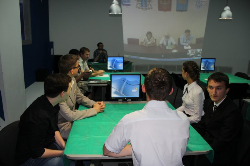 Фото к Чествование призёров всероссийской и межрегиональных олимпиад в информационном центре