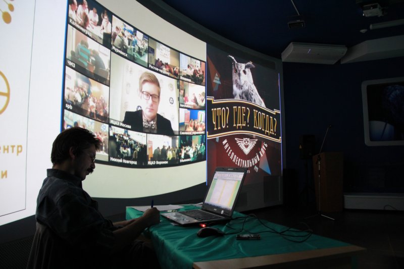 Фото к Ульяновские команды знатоков прошли в федеральный этап всероссийского синхронного чемпионата по игре «Что? Где? Когда?» 