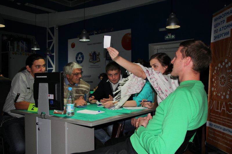 Фото к Ульяновские команды знатоков прошли в федеральный этап всероссийского синхронного чемпионата по игре «Что? Где? Когда?» 