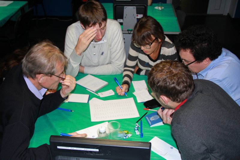 Фото к Ульяновские команды знатоков прошли в федеральный этап всероссийского синхронного чемпионата по игре «Что? Где? Когда?» 