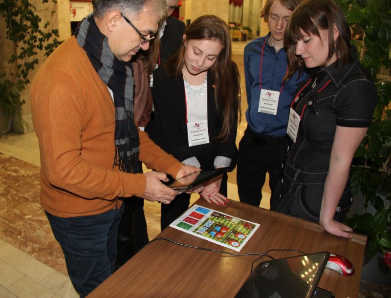 Фото к Выставка ульяновского ИЦАЭ на «Театральном АтомГраде»