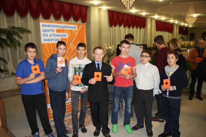 Фото к Выставка ульяновского ИЦАЭ на «Театральном АтомГраде»