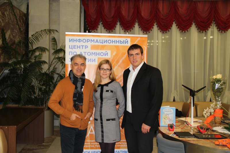 Фото к Выставка ульяновского ИЦАЭ на «Театральном АтомГраде»