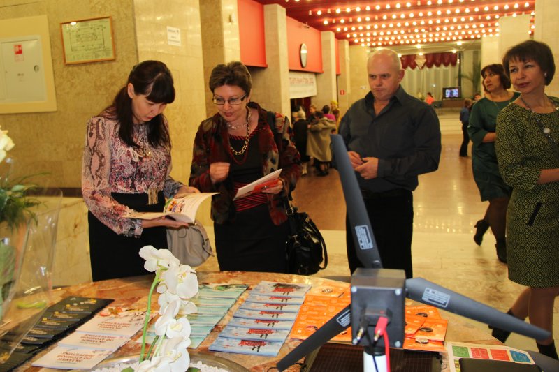 Фото к Выставка ульяновского ИЦАЭ на «Театральном АтомГраде»