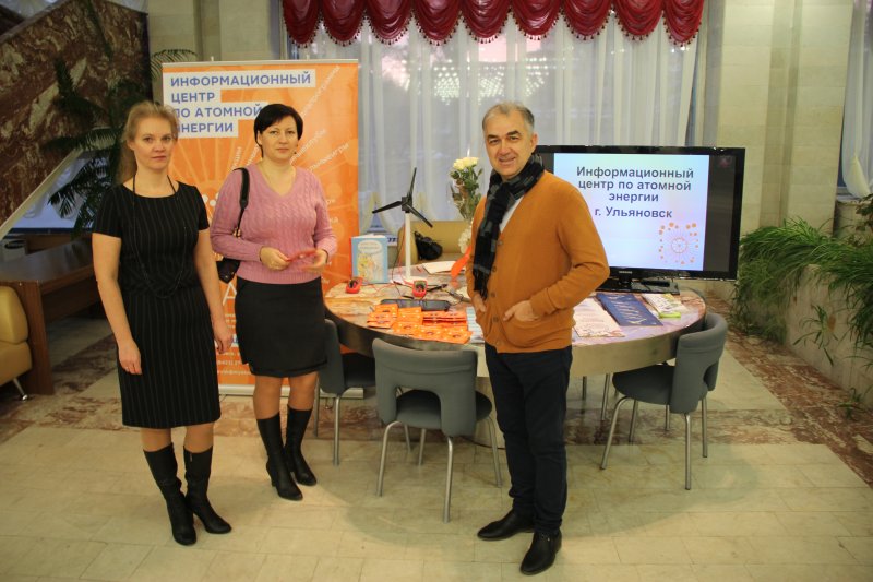 Фото к Выставка ульяновского ИЦАЭ на «Театральном АтомГраде»