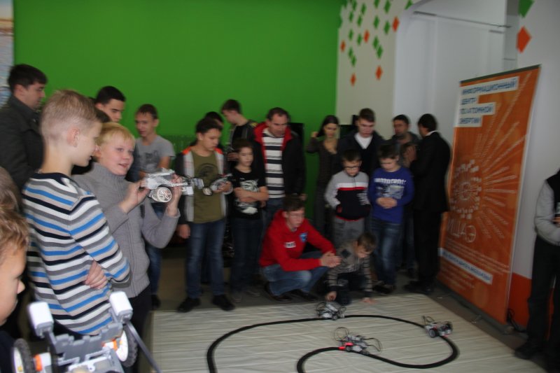 Фото к Открытые городские соревнования по робототехнике в ИЦАЭ