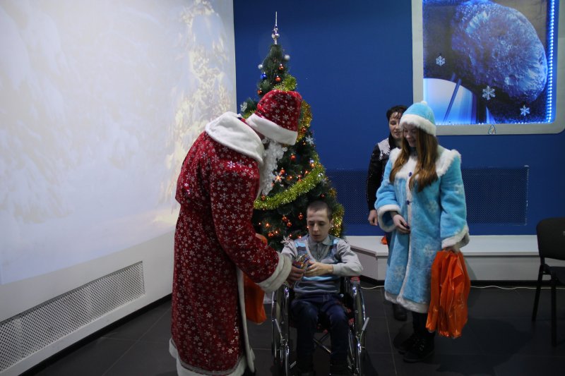 Фото к Более 500 ульяновских ребят стали участниками «Научных Ёлок» в ИЦАЭ