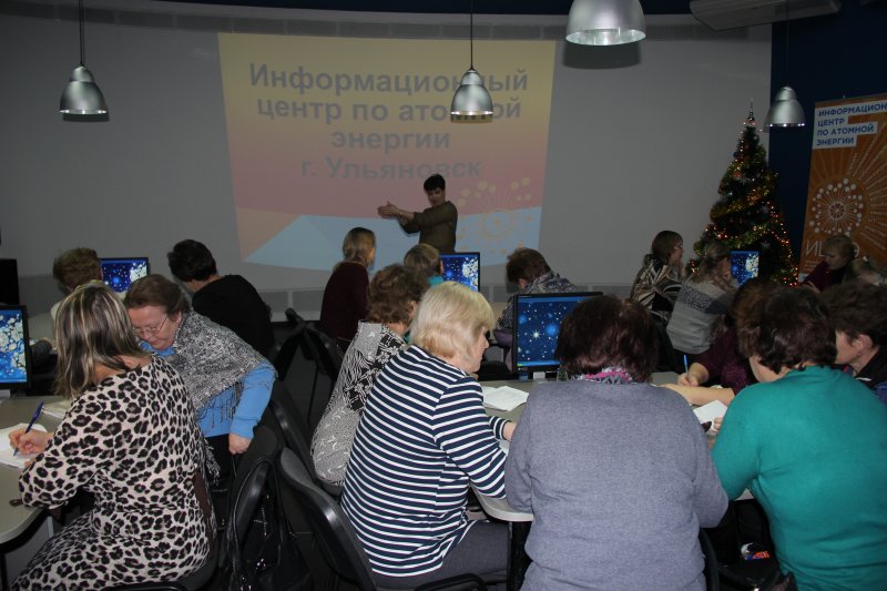 Фото к Знакомство учителей из районов области с ИЦАЭ продолжается