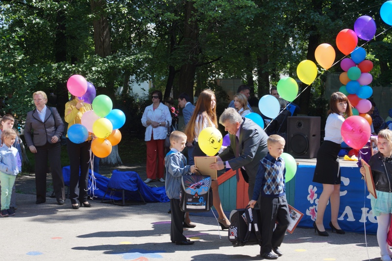 Фото к День защиты детей в Ульяновске: с Главой региона вручили призы победителям АНИТ, отпраздновали 80 — летие парка им. А Матросова, побывали в Ивановском детском доме